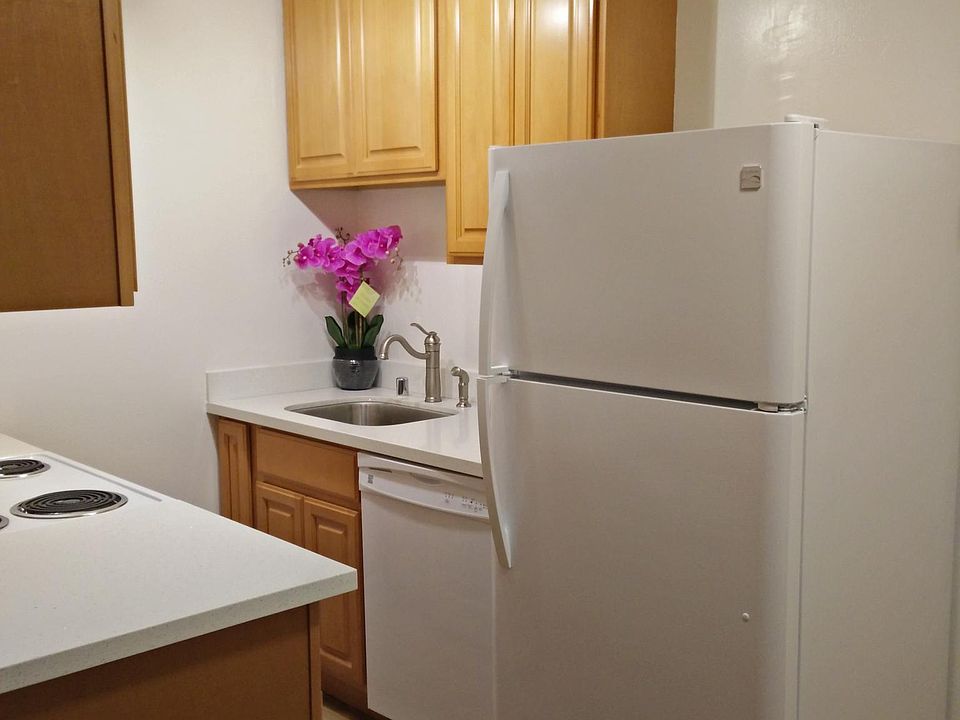1st image of 729 Menker Ave APT 2