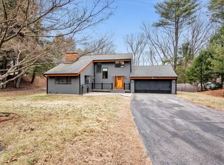 4 Fawnbrook Ln, Simsbury, CT 06070