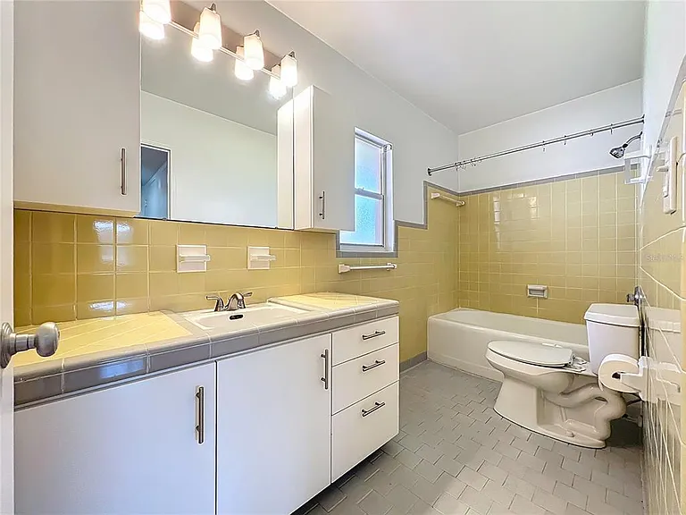 640 N Park Ave #4 — Photo 18