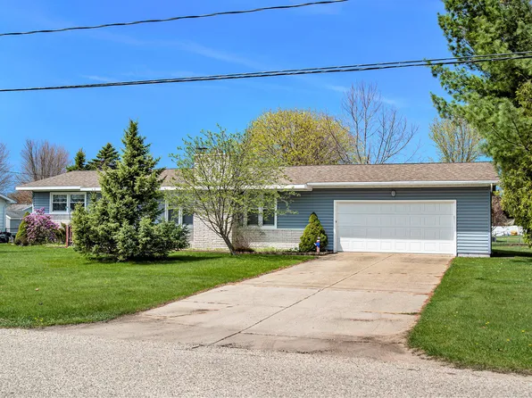 1021 West St, Gaylord, MI 49735