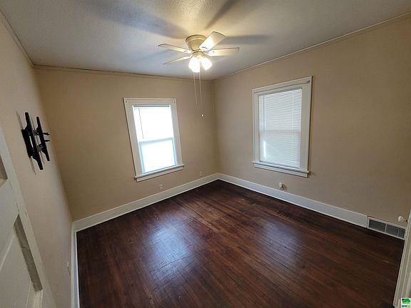 4th image of 410 S Irene St