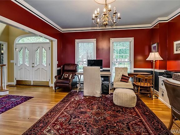 5th image of 8320 Essex Cir NE