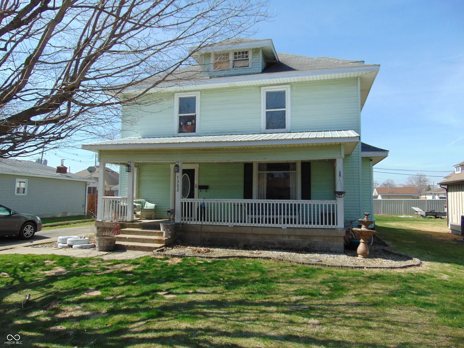 1302 S Prairie St photo 1