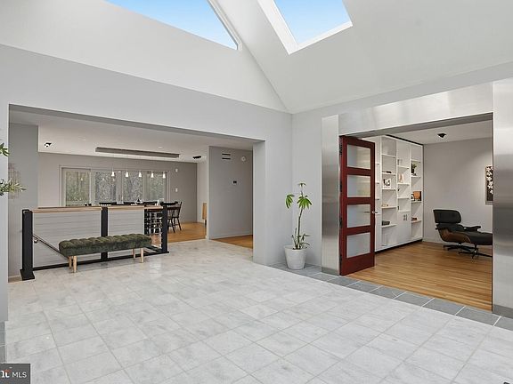 5th image of 15130 Springfield Rd