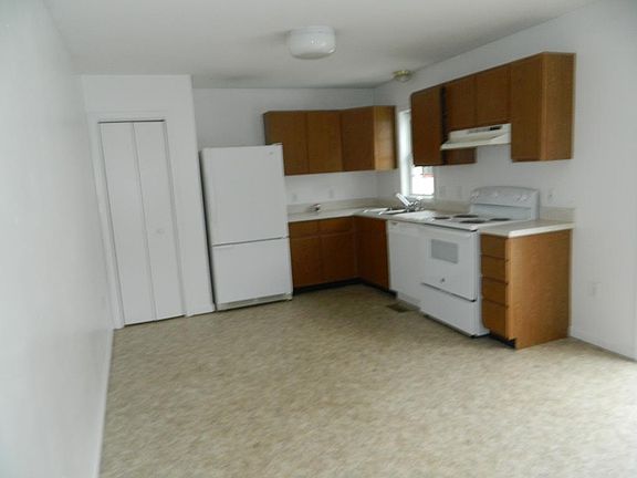 5th image of 271 Scott Ave