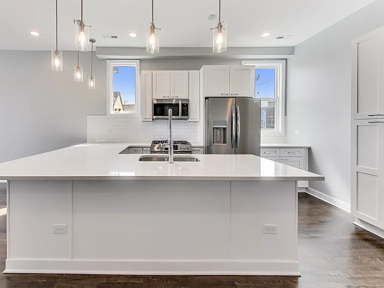1519 W Henderson St #CH2 — Photo 4