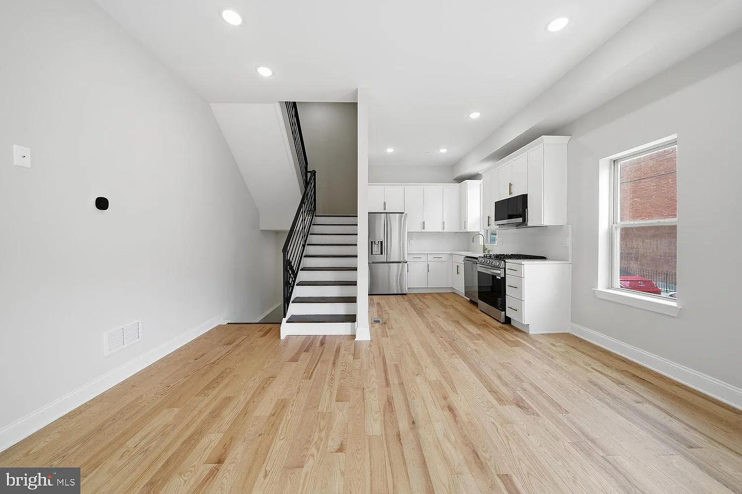 4 bed, 3.0 bath, $3,300 — Photo 4