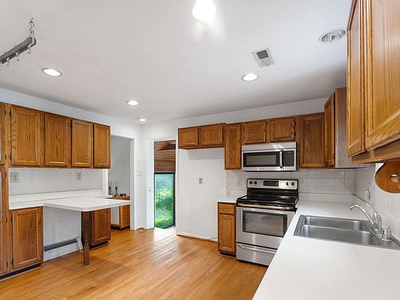 5th image of 11712 Briggs Ct
