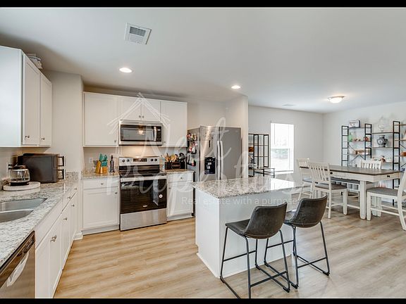 3rd image of 1508 Bradley Rd