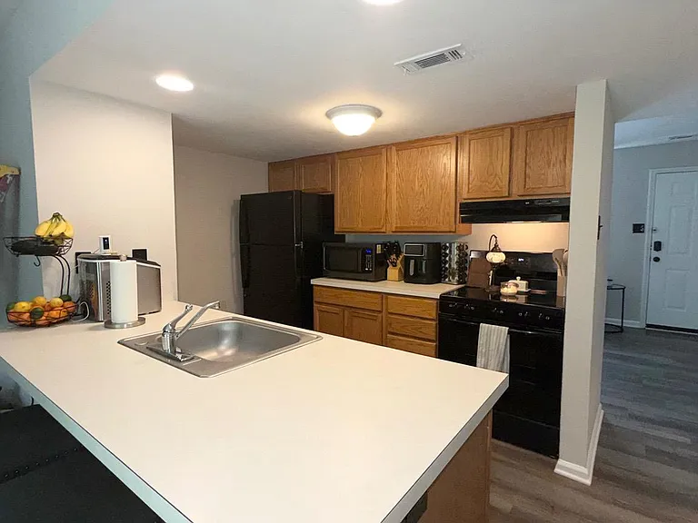 415 Strathaven Ct — Photo 6