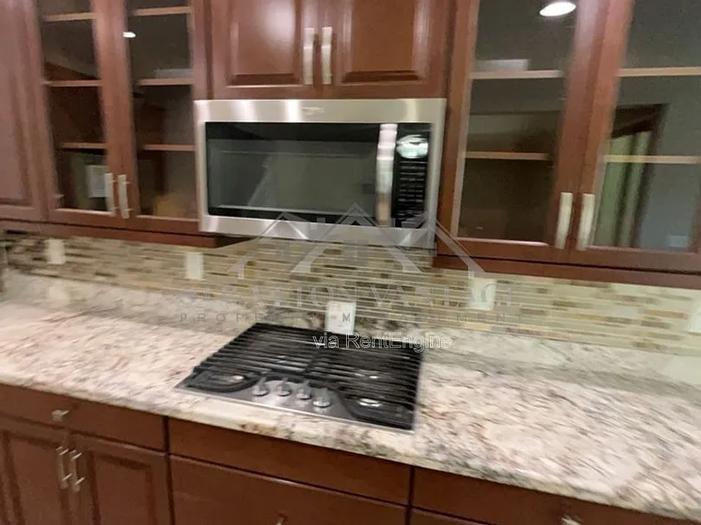 945 W Yellowstone Way — Photo 9
