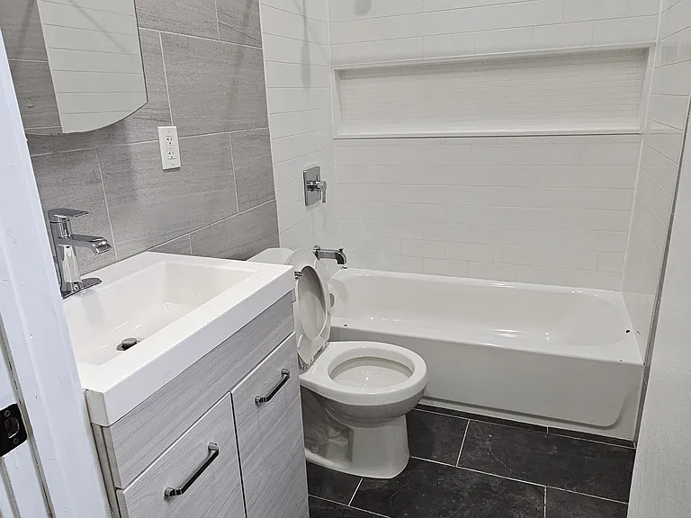 113 E Stewart Ave #1 — Photo 20