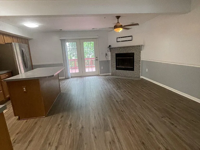 1323 Lindsay Ln — Photo 7