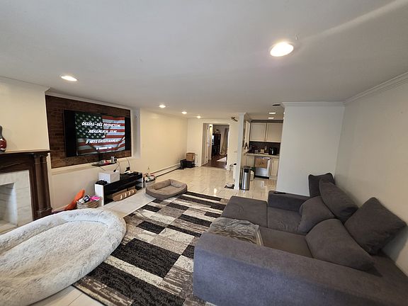 3rd image of 18 Bright St APT A