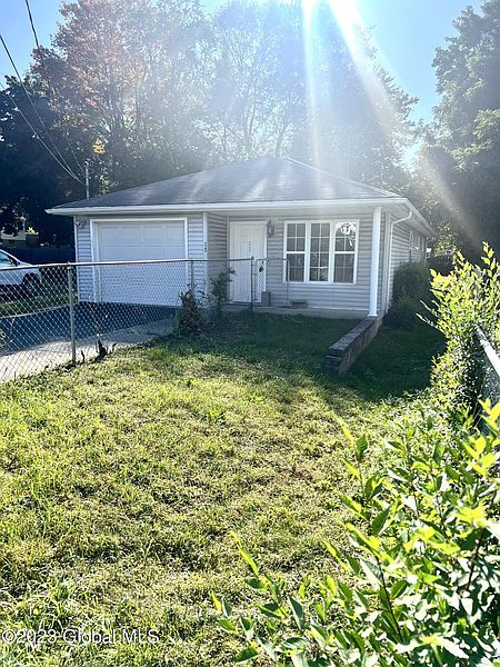 3rd image of 13 Vly Road