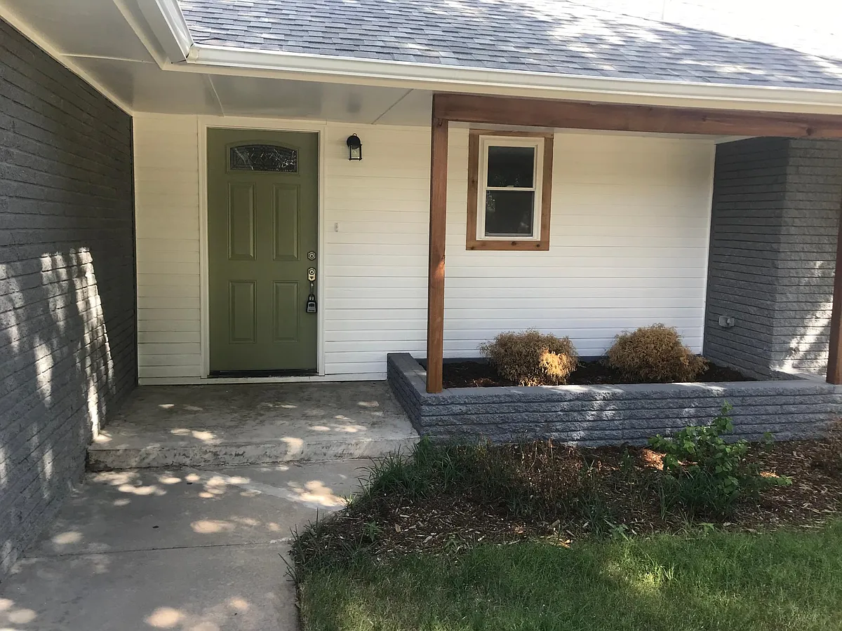 Building Photo - 3420 Meadow Ln