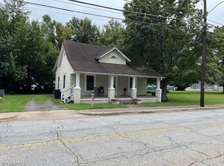 433 N State St, Lexington, NC 27292