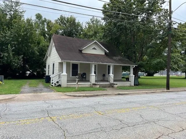 433 N State St, Lexington, NC 27292