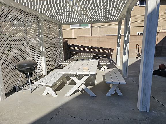 5th image of 2656 Fairway Ave APT 4