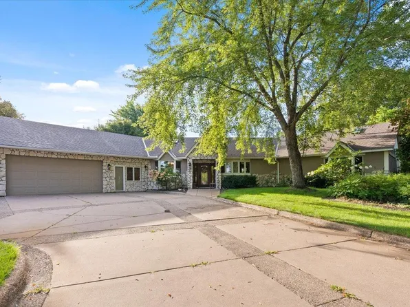 31813 Lakeway Dr NE, Cambridge, MN 55008