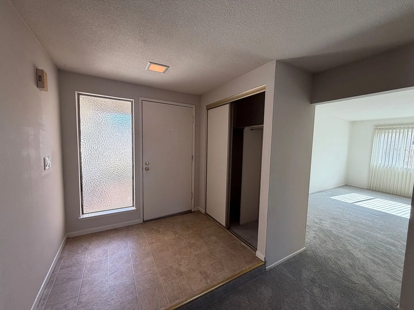 Beautiful Home in Desirable Neighborhood — Photo 2