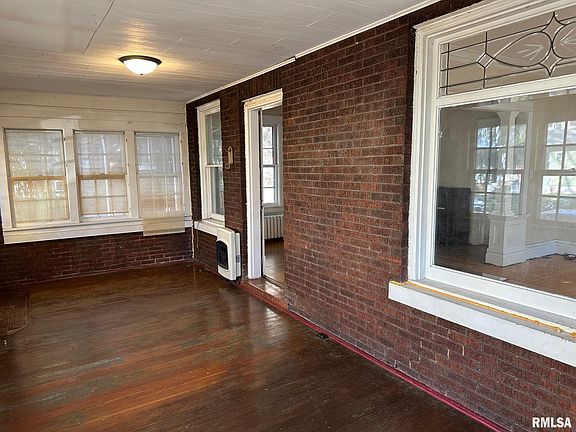 4th image of 1616 W Barker Ave