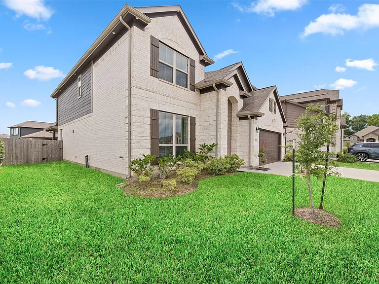 18511 Grand Spanish Oak Ct — Photo 3