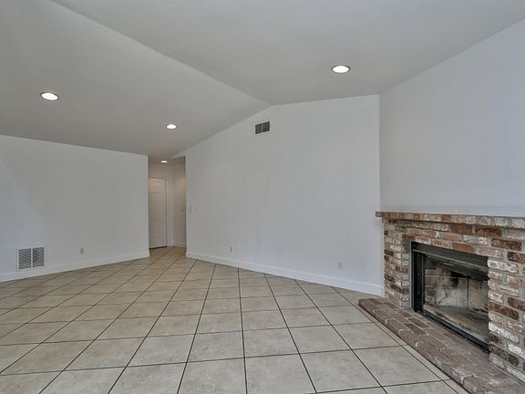 5th image of 5543 Silverwood St