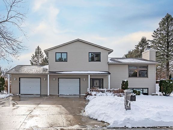 2nd image of 440 Meadow Ln