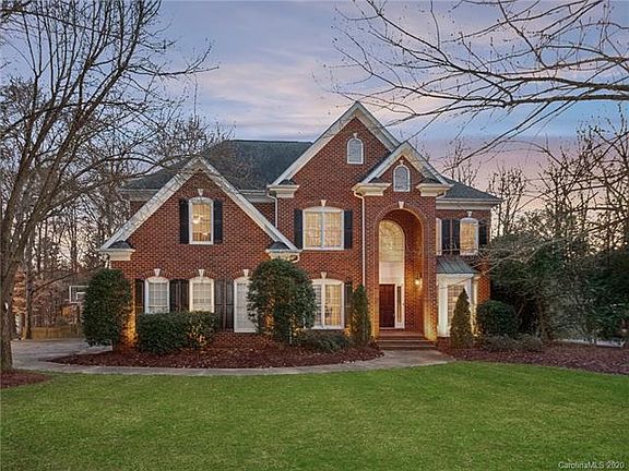 2nd image of 3209 Lakewood Edge Dr