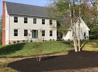 7 Oakmont Dr, Falmouth, ME 04105