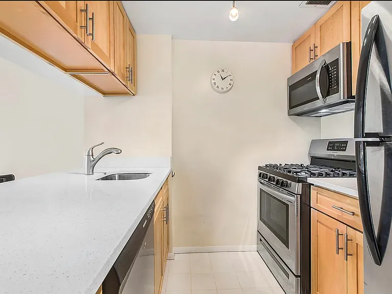 393 W 49th St #5Y — Photo 2