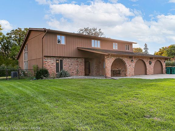 3rd image of 3158 Jeffrey Dr