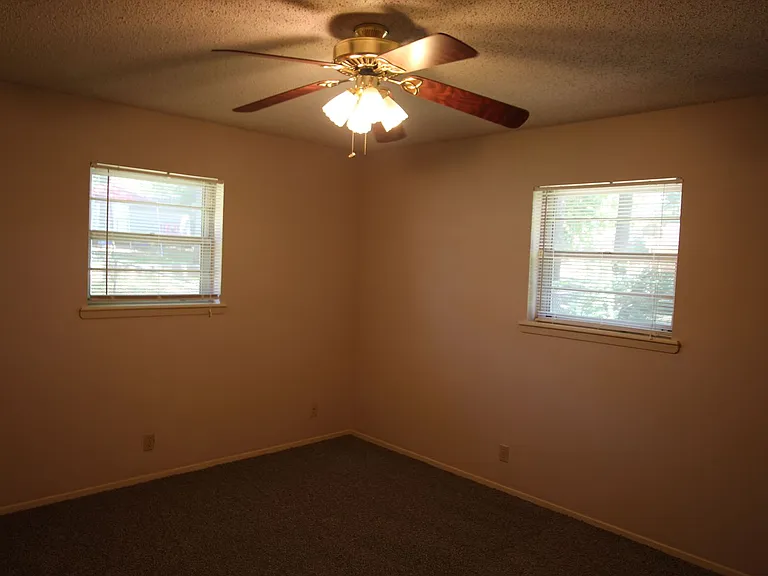 1536 Crockett Dr — Photo 18