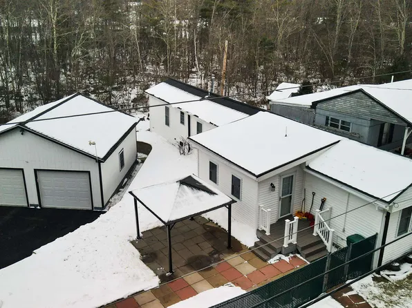 22 Regina Avenue, Raymond, NH 03077