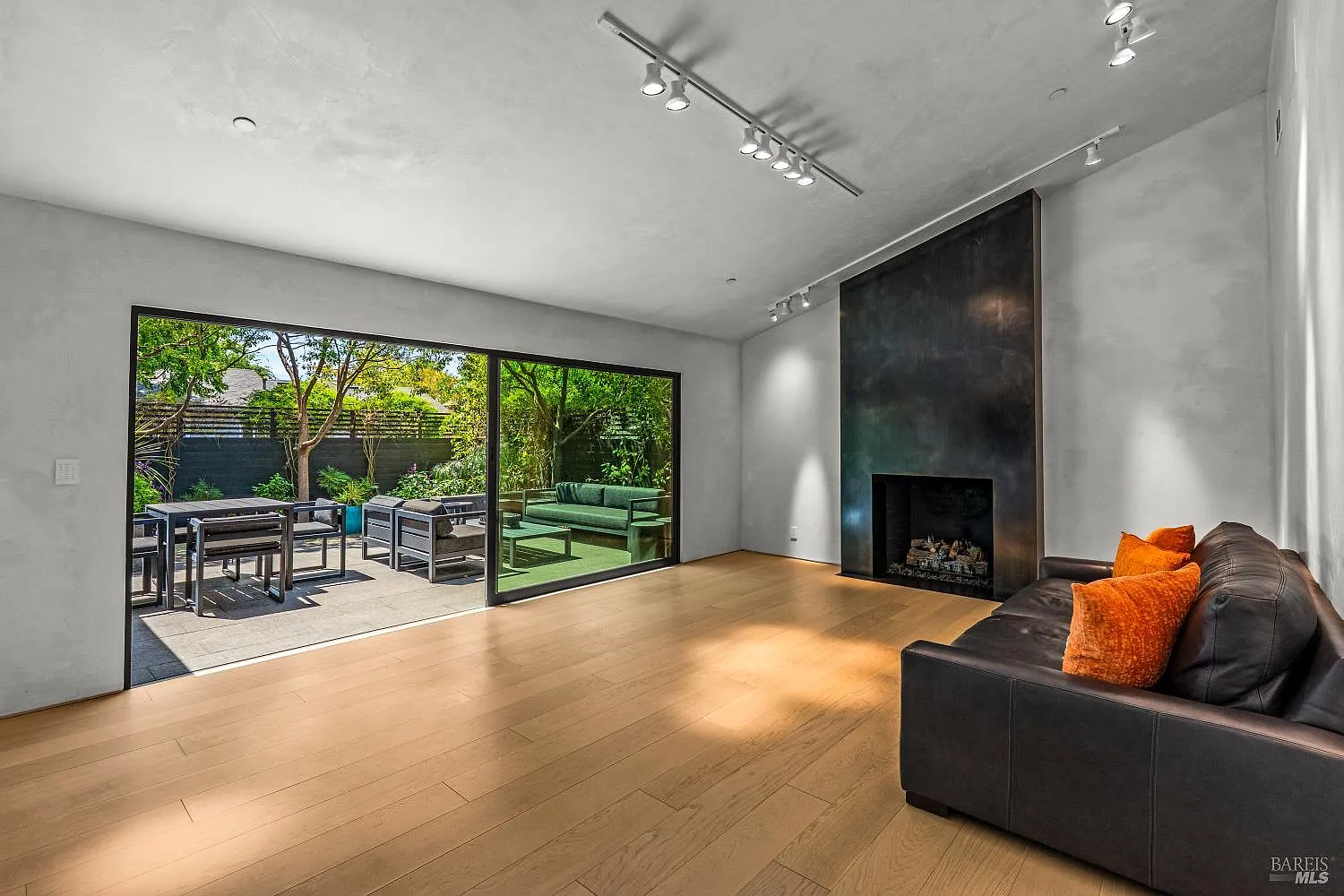 1885 Larkspur Street - Photo 6