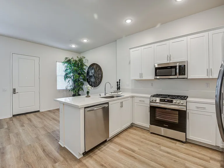 Calista Luxury Townhomes — Photo 6