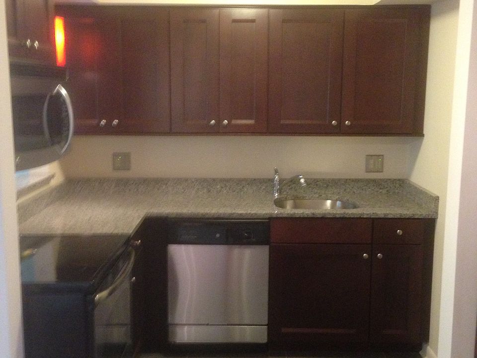 1st image of 943 Pleasant St APT 3B