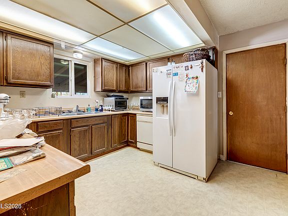3rd image of 480 Chickadee Dr