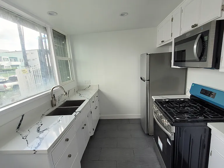 Kenmore — Photo 15