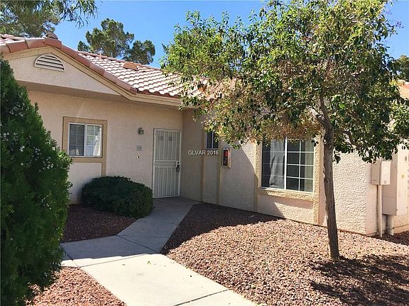 4th image of 1900 N Torrey Pines Dr Unit 131