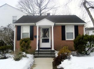 202 Sylvan Knoll Rd, Stamford, CT 06902