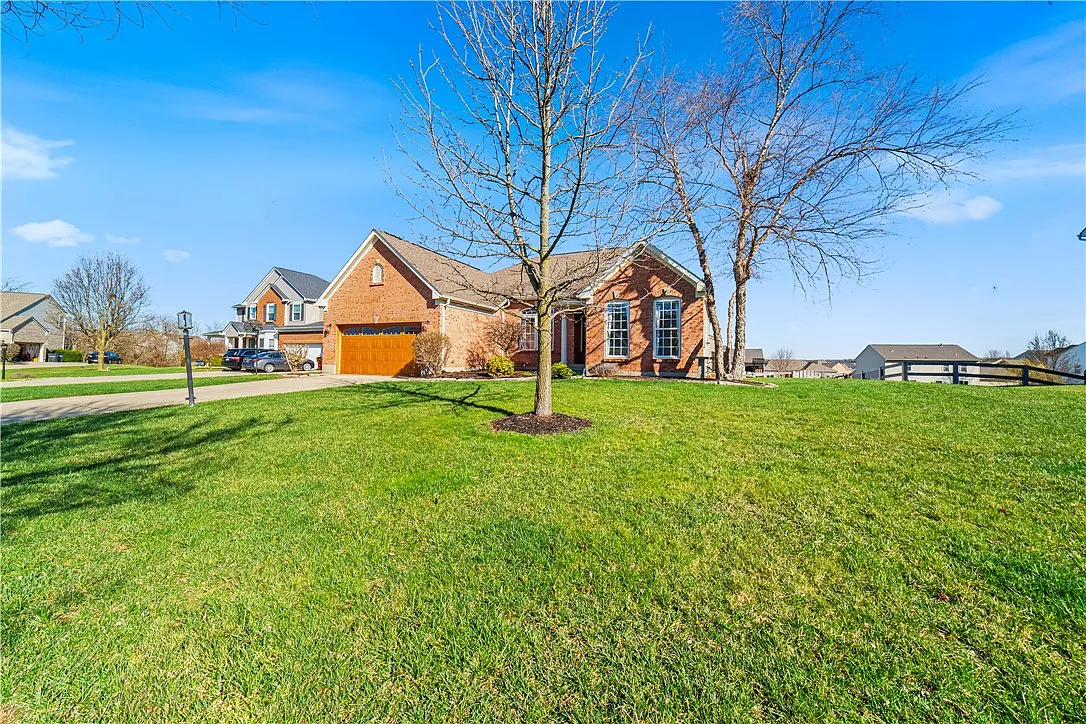 50 Martin Ln photo 1