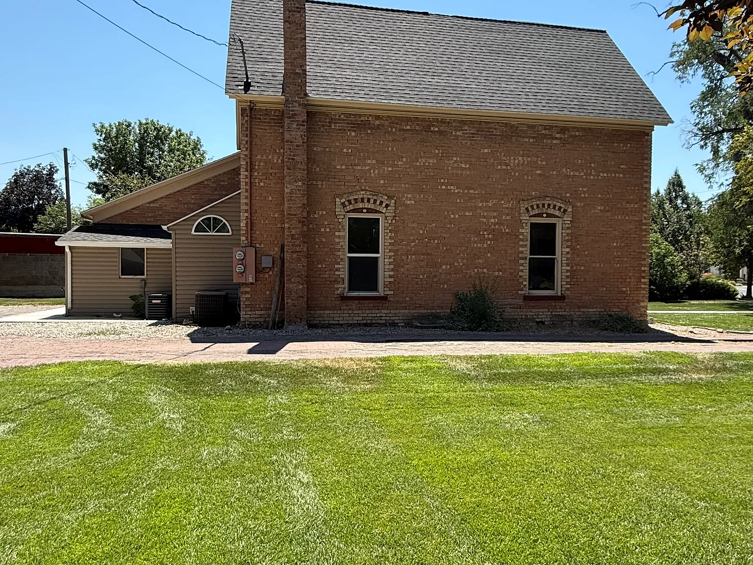 4 bed, 2.5 bath, 2600 sqft, $2,350 — Photo 4