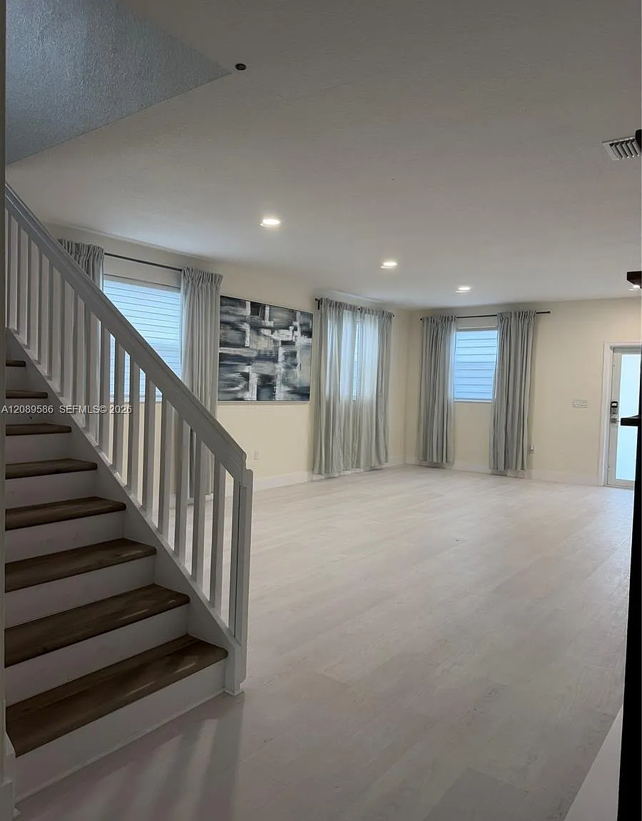 Silver Palms Midtown — Photo 3
