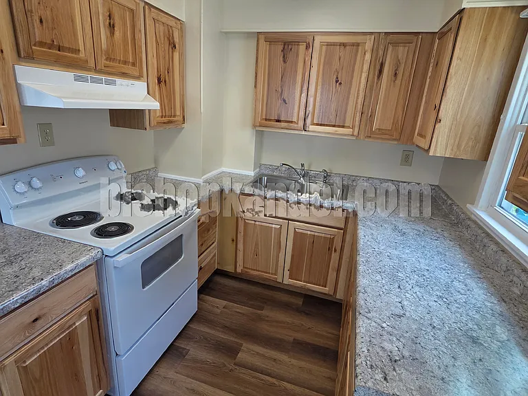 1020 Cedar Ave — Photo 6