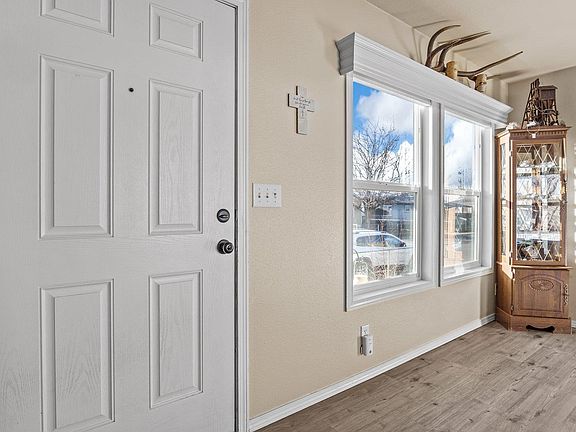 4th image of 502 Holly Park Dr