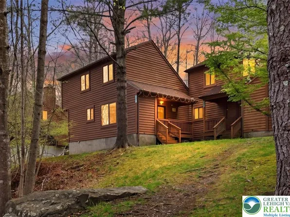 227 Sedburgh Ct, Bushkill, PA 18324