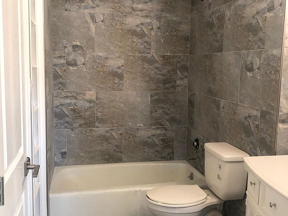 4th image of 604 Highcrest Dr Unit 412
