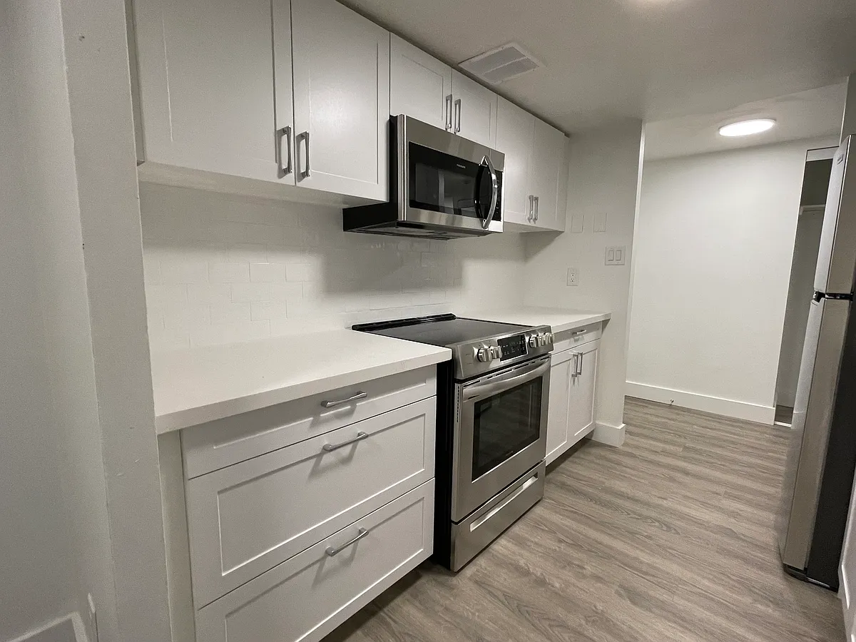 Building Photo - 19 Regency Cres